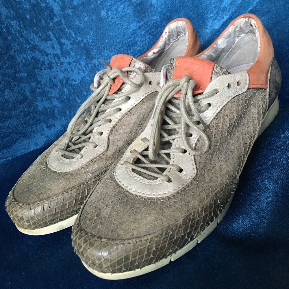 Miz Mooz Women Leather Fashion Verona collection Sneakers. Size 40